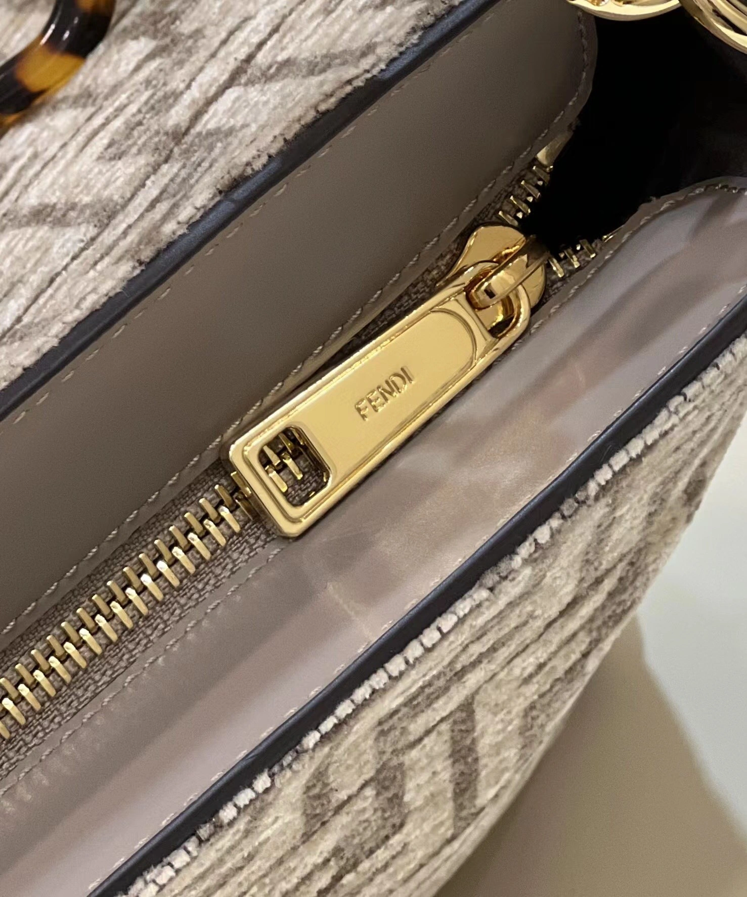 Fendi Satchel Bags WellDesigned 69675