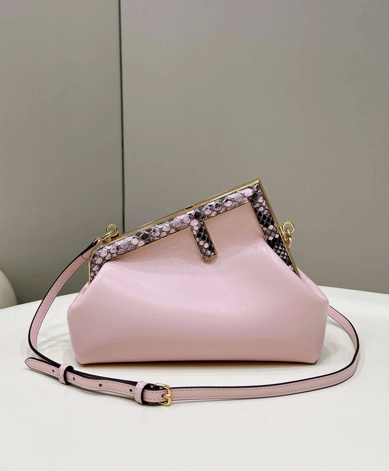 Modern Fendi Satchel Bags 69677