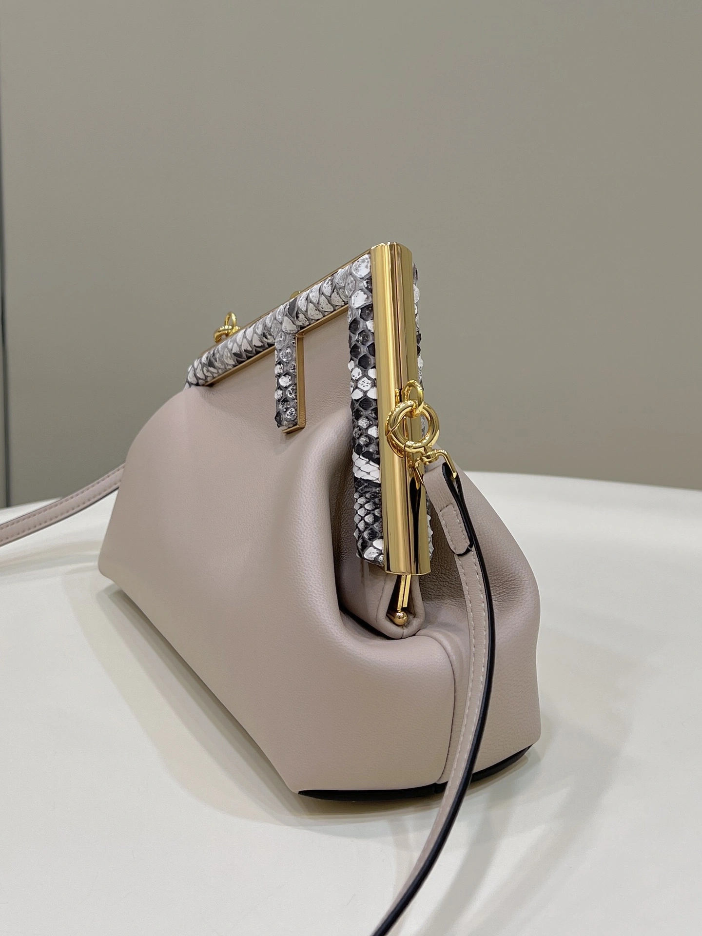Fendi Satchel Bags Casual 69676