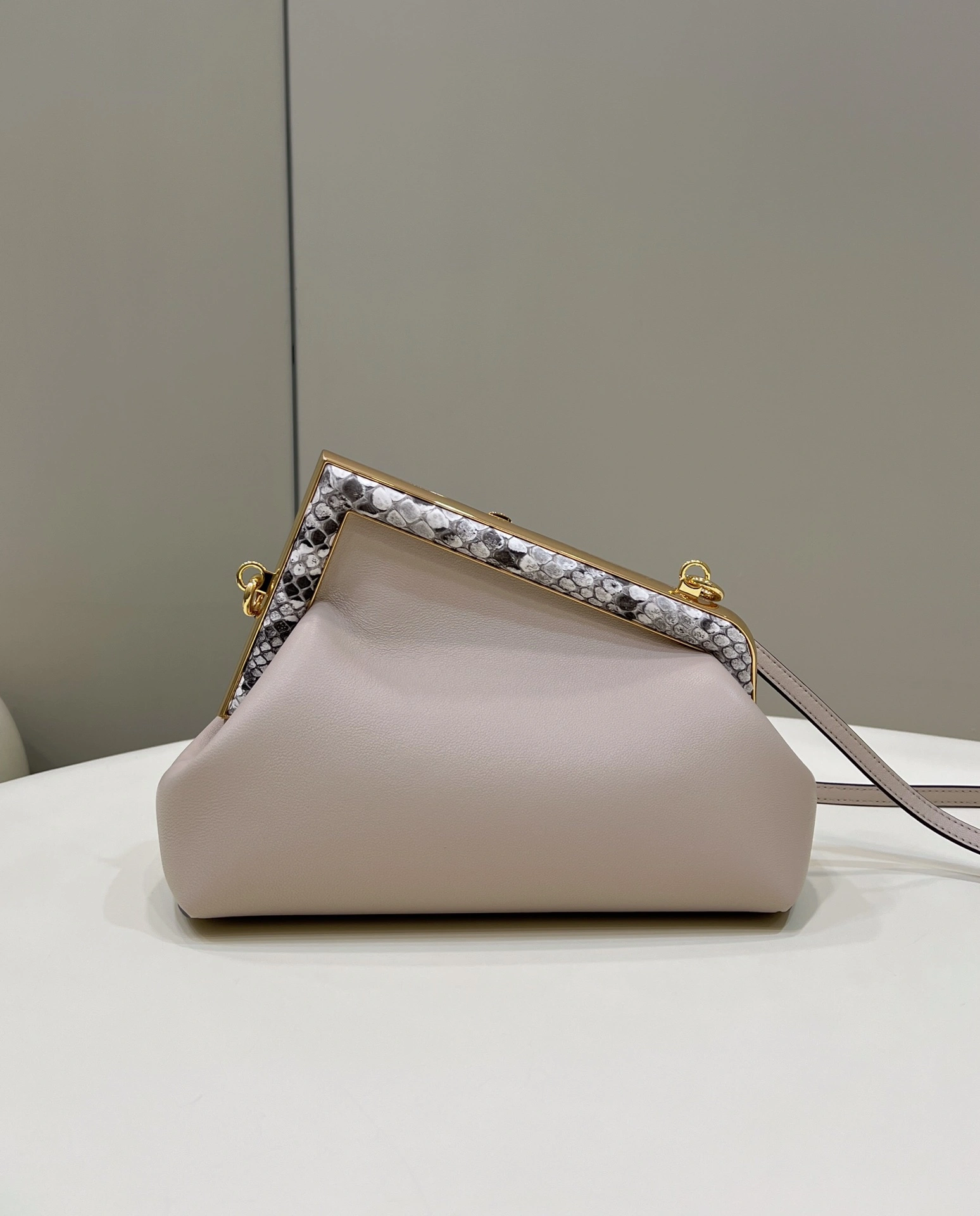 Fendi Satchel Bags Casual 69676