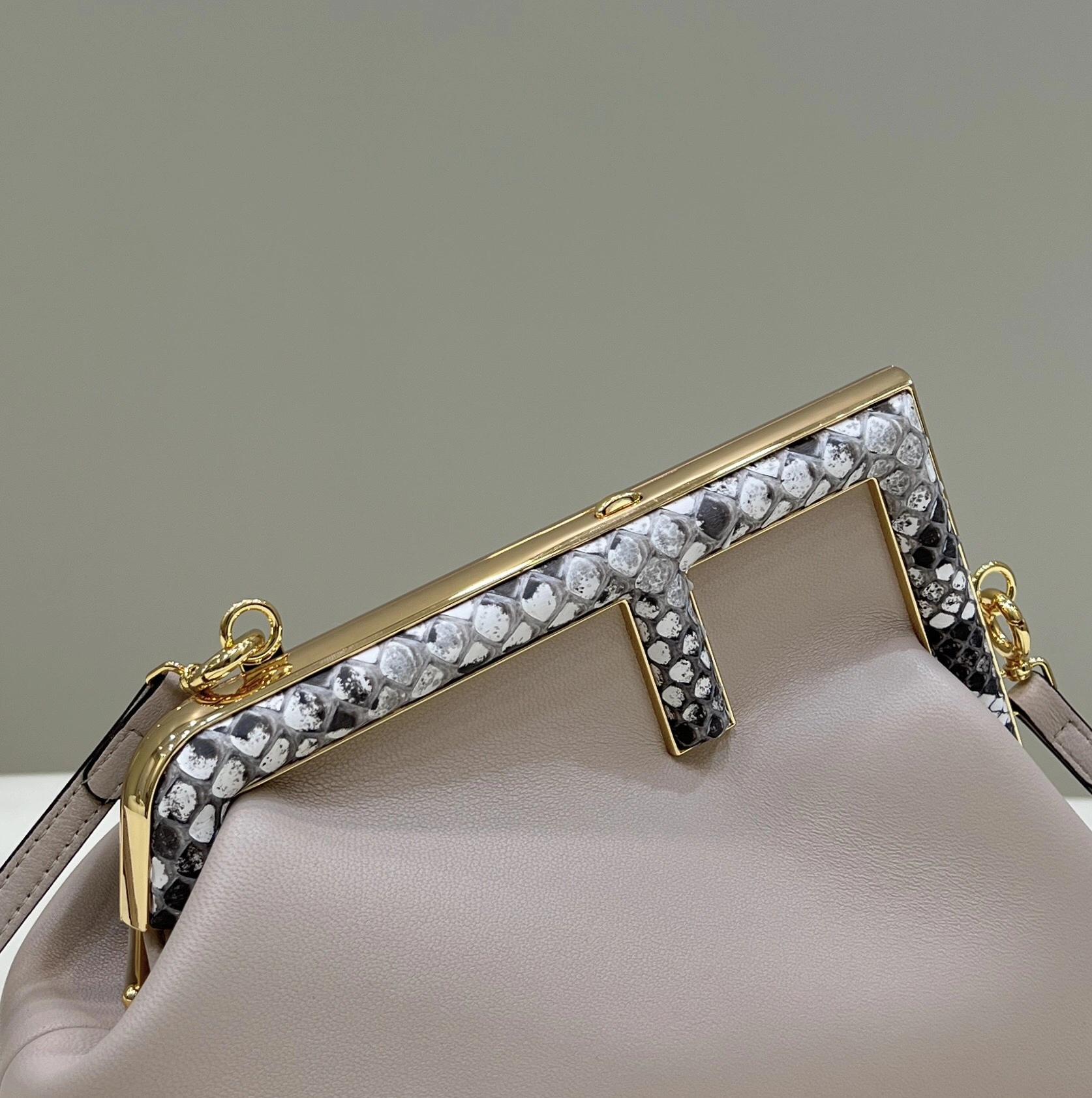Fendi Satchel Bags Casual 69676