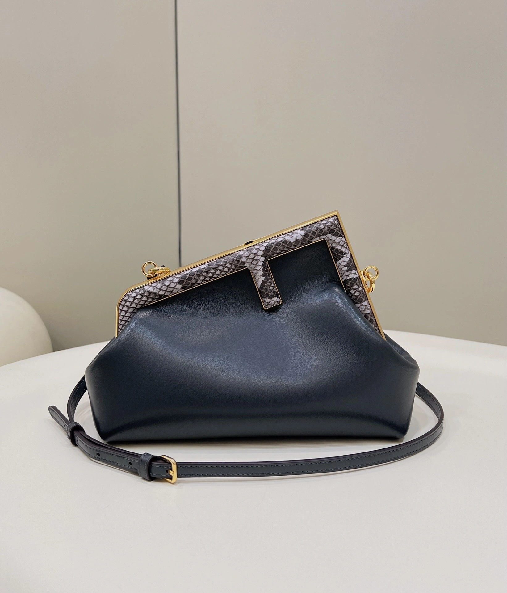 Fendi Satchel Bags Stylish 69674