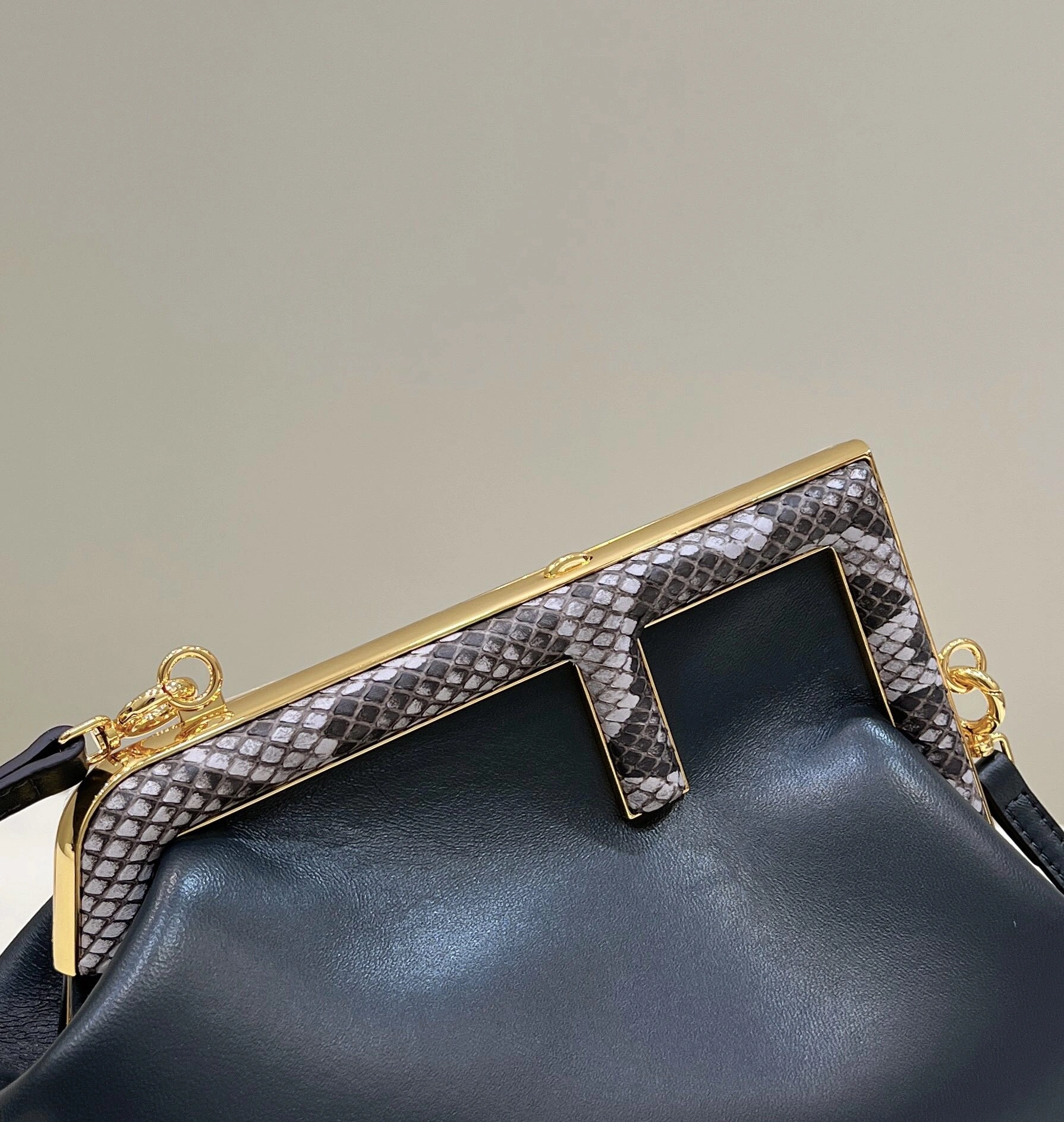 Fendi Satchel Bags Stylish 69674