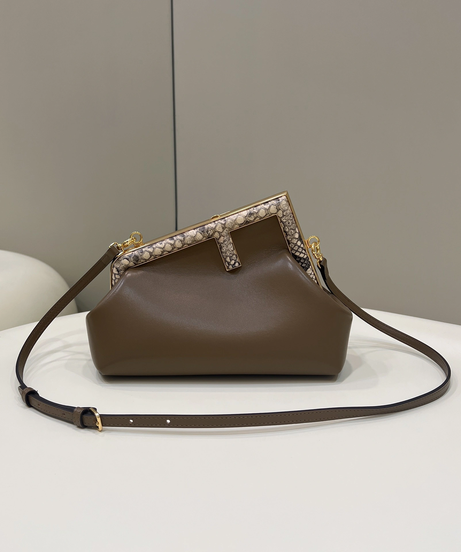 Fendi Satchel Bags EasyMatch 69672
