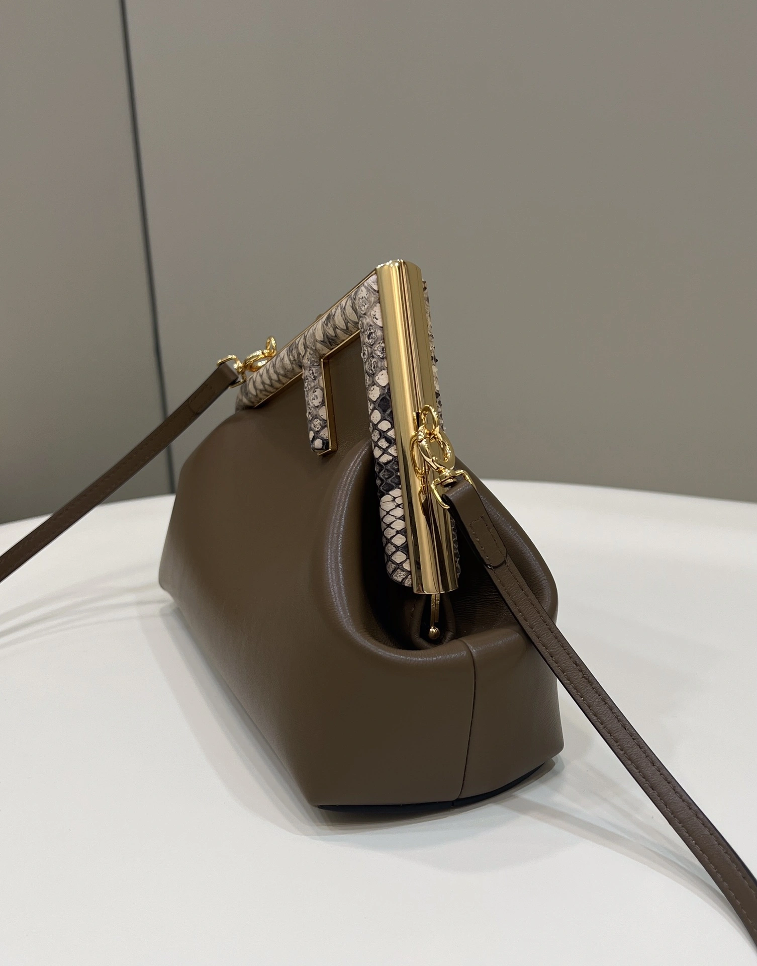 Fendi Satchel Bags EasyMatch 69672