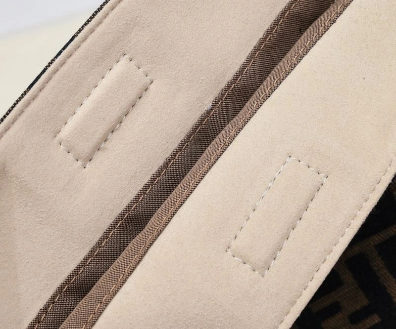 Fendi Shopping Bags Sporty 85172