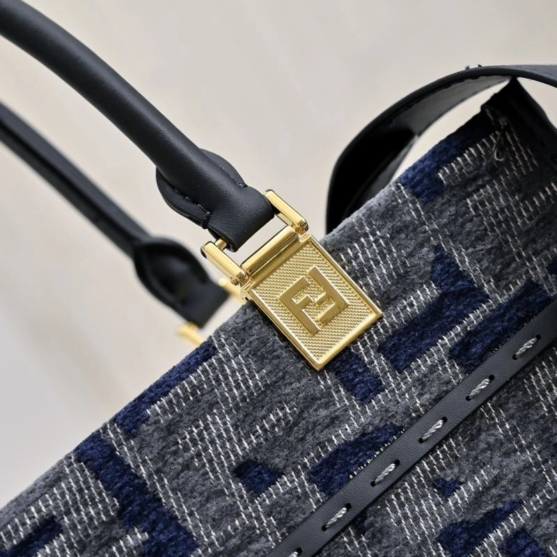 Fendi Shopping Bags Sleek 85181