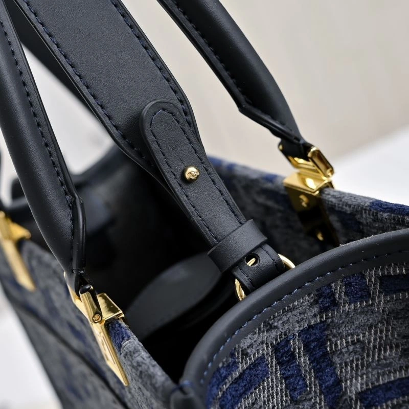Fendi Shopping Bags Sleek 85181