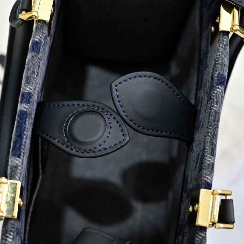 Fendi Shopping Bags Sleek 85181