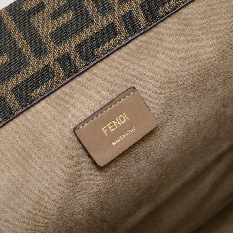 Resilient Fendi Shopping Bags 85255