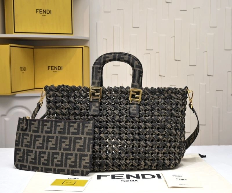 Fendi Shopping Bags Sleek 85131