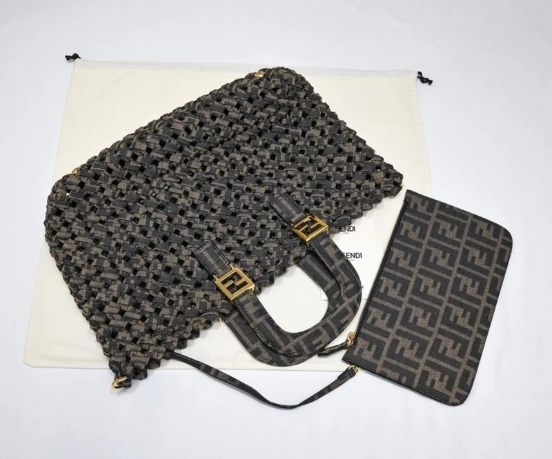 Fendi Shopping Bags Sleek 85131