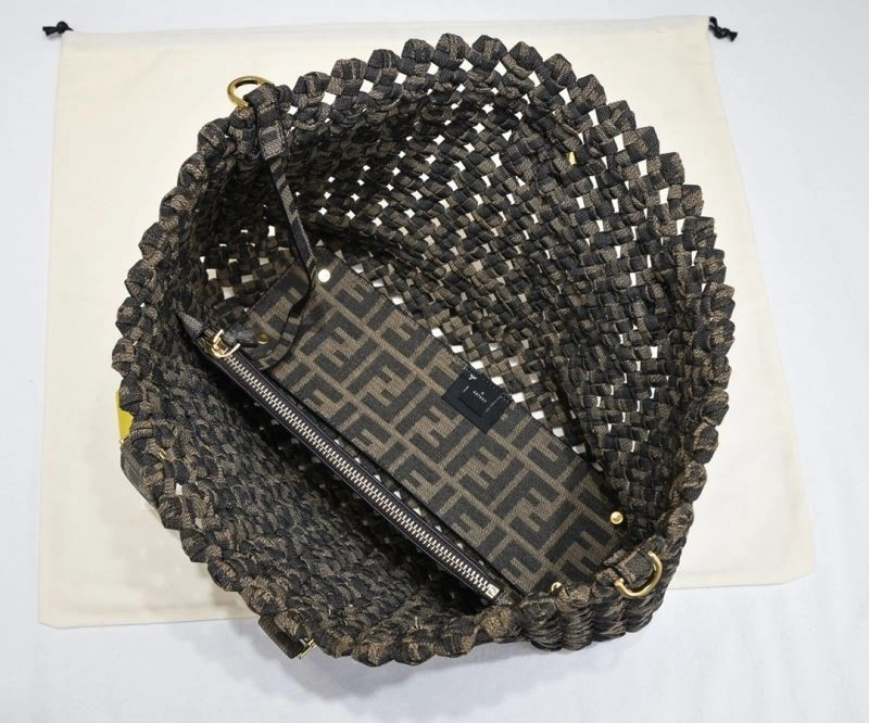Fendi Shopping Bags Sleek 85131