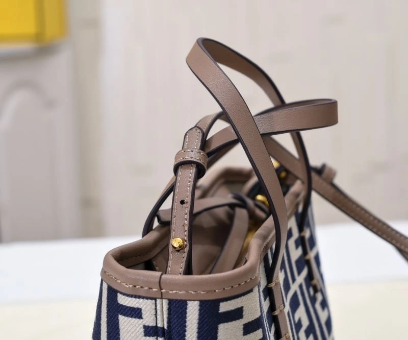 Resilient Fendi Shopping Bags 85159
