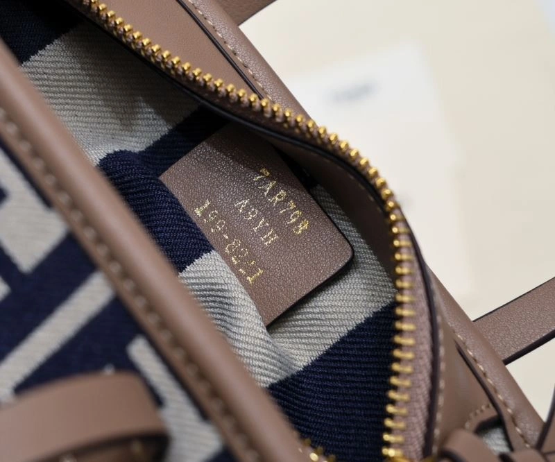 Resilient Fendi Shopping Bags 85159