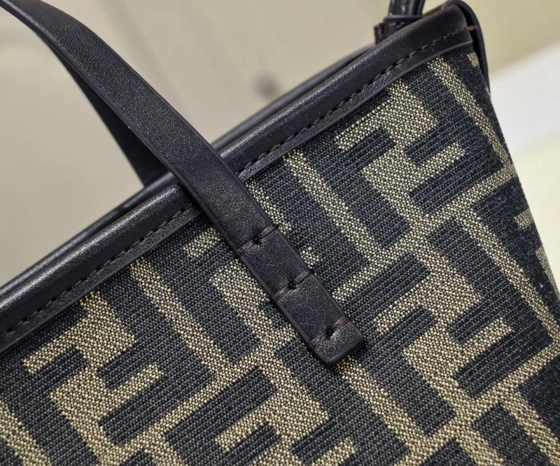 ZipUp Fendi Shopping Bags 85125