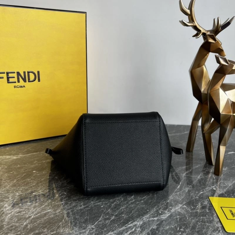 Sporty Fendi Shopping Bags 78290