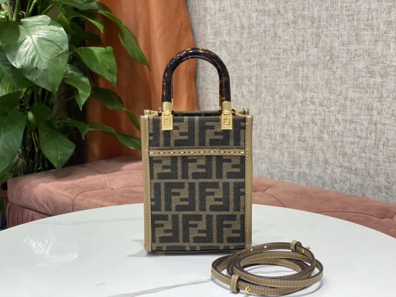 Fendi Shopping Bags ZipUp 78255