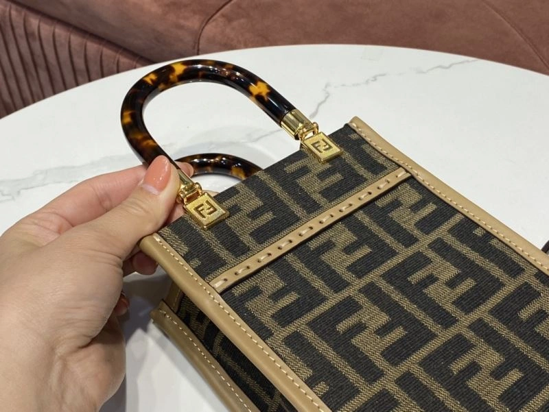 Fendi Shopping Bags ZipUp 78255