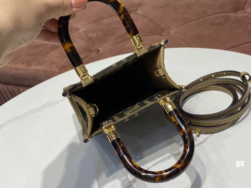 Fendi Shopping Bags ZipUp 78255