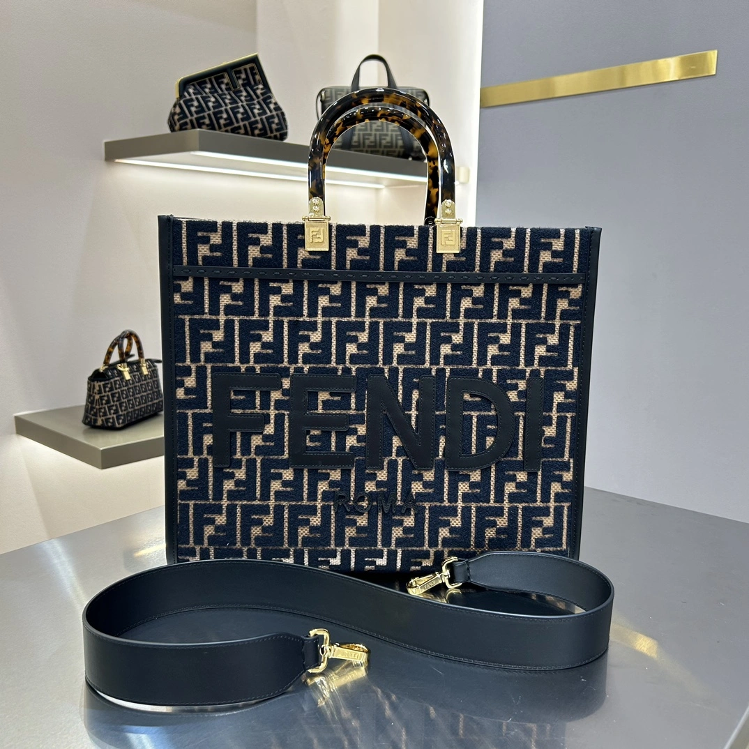 Flexible Fendi Shopping Bags 76685