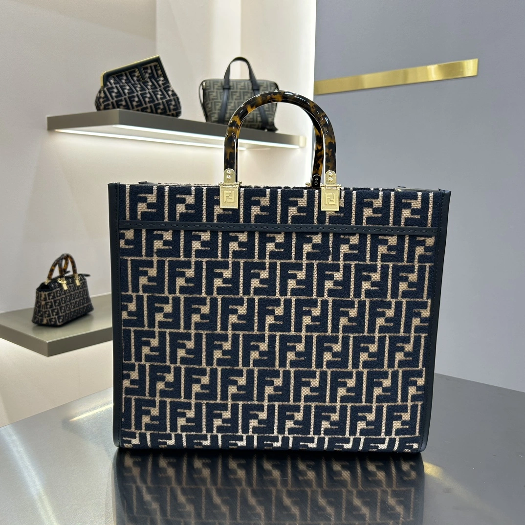 Flexible Fendi Shopping Bags 76685