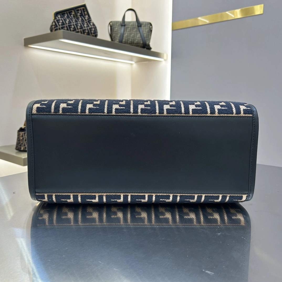 Flexible Fendi Shopping Bags 76685
