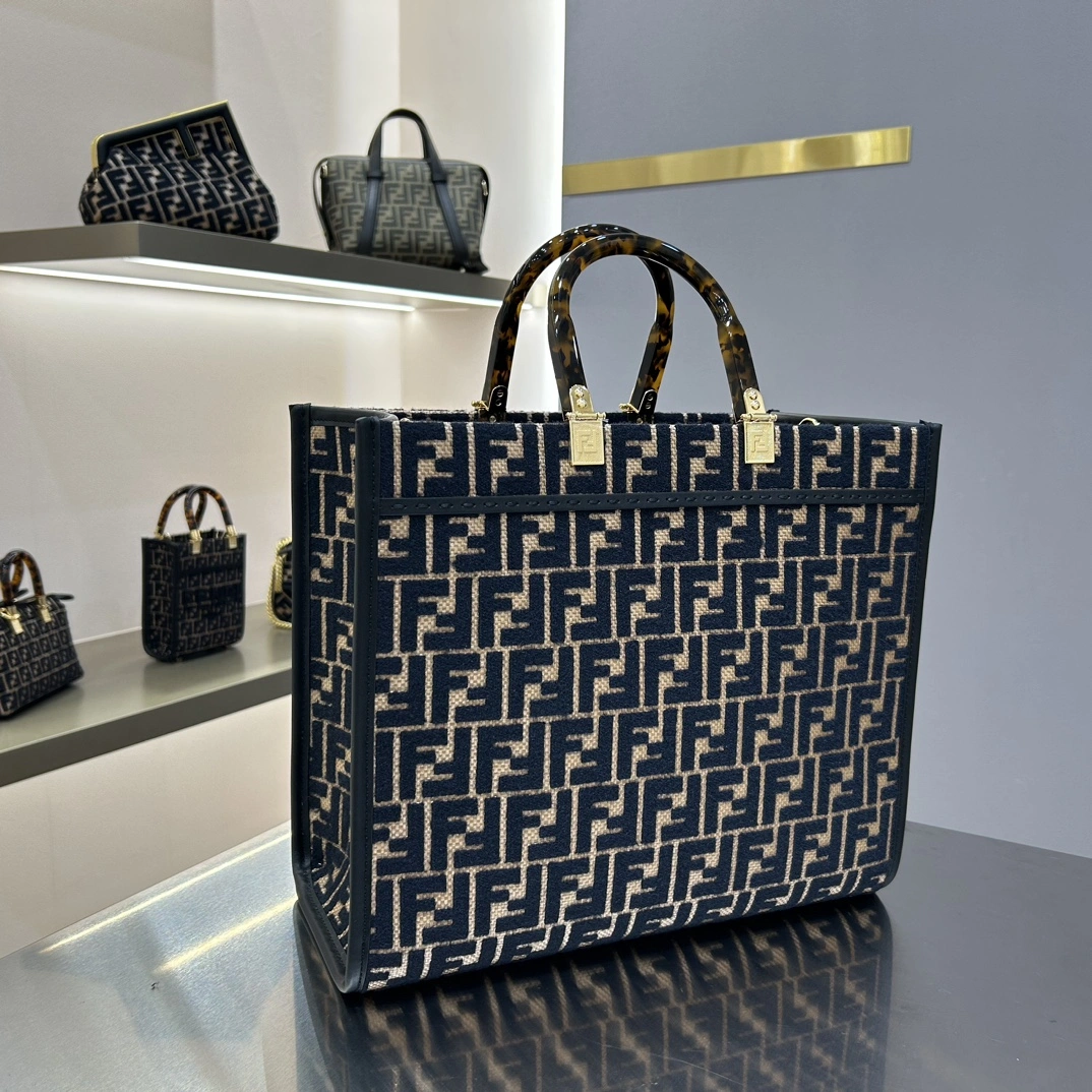 Flexible Fendi Shopping Bags 76685