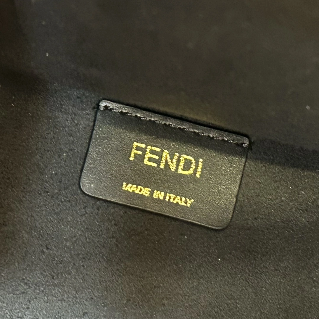Flexible Fendi Shopping Bags 76685