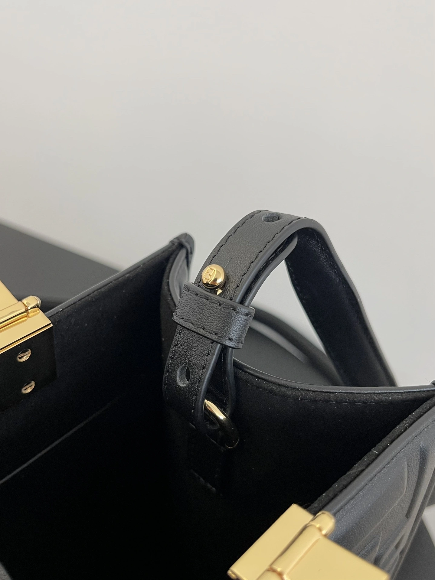 Fendi Shopping Bags Comfortable 76684