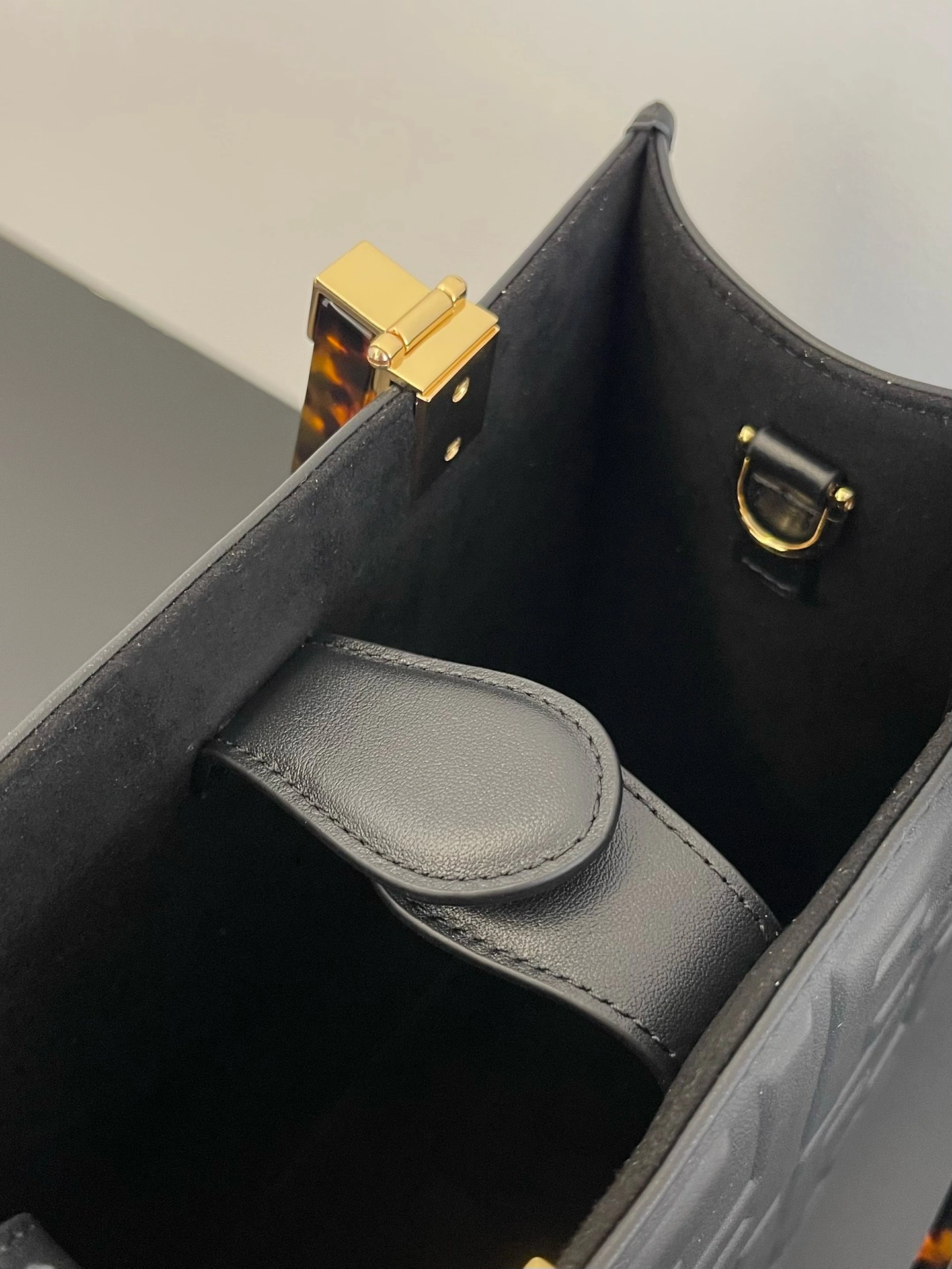Fendi Shopping Bags Comfortable 76684