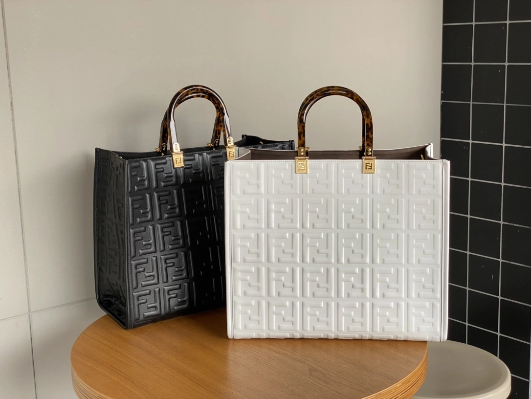 Functional Fendi Shopping Bags 76682