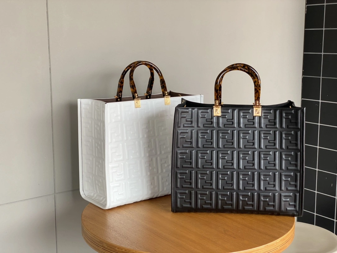 Functional Fendi Shopping Bags 76682