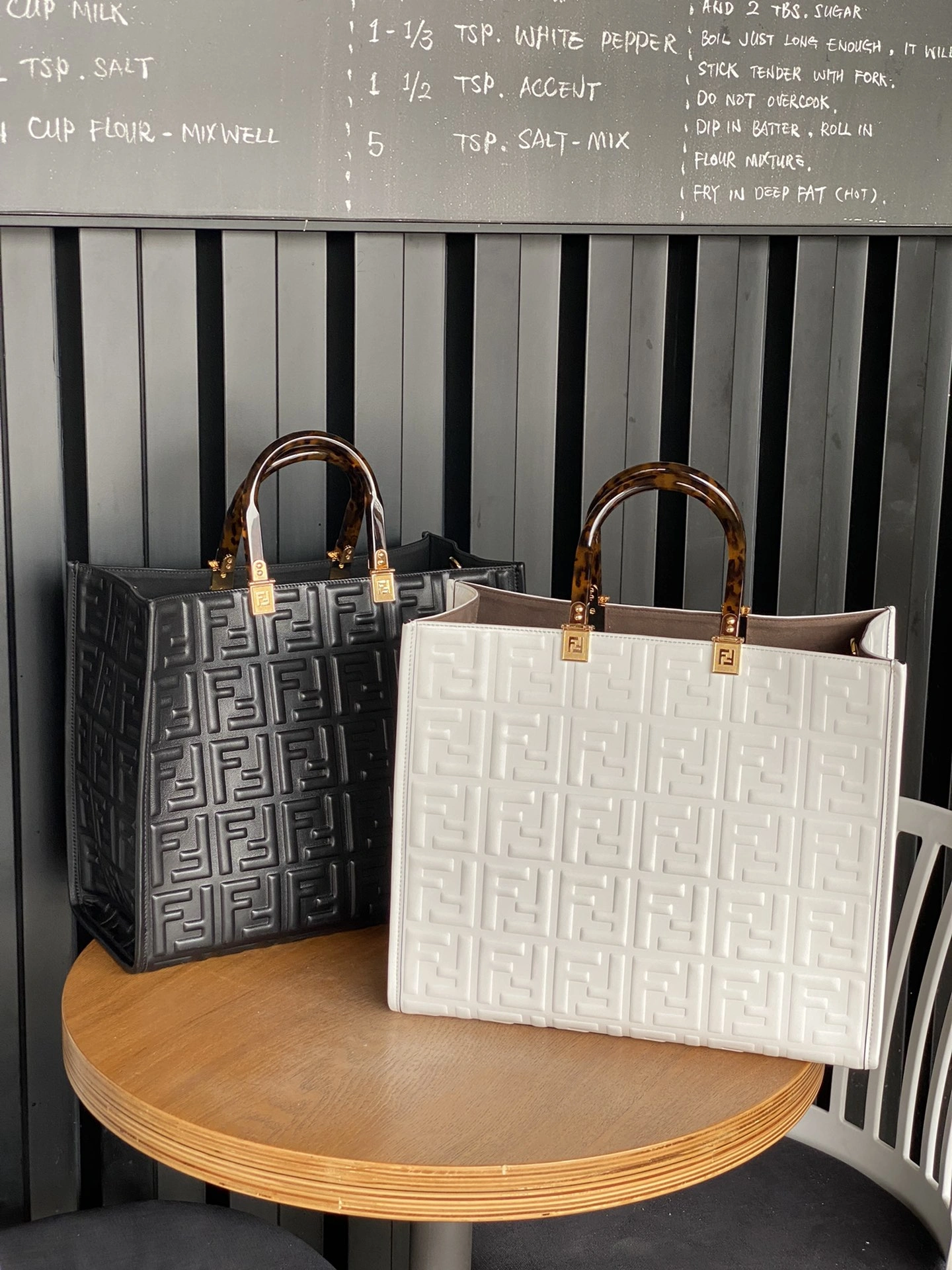 Functional Fendi Shopping Bags 76682