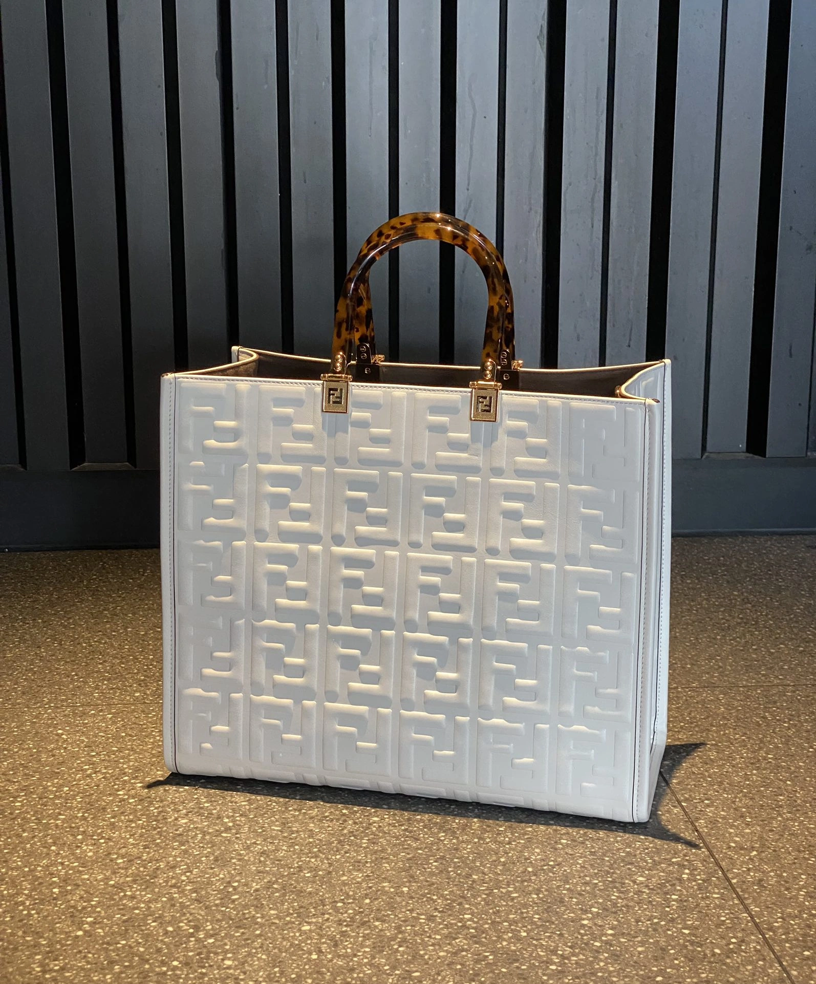 Functional Fendi Shopping Bags 76682
