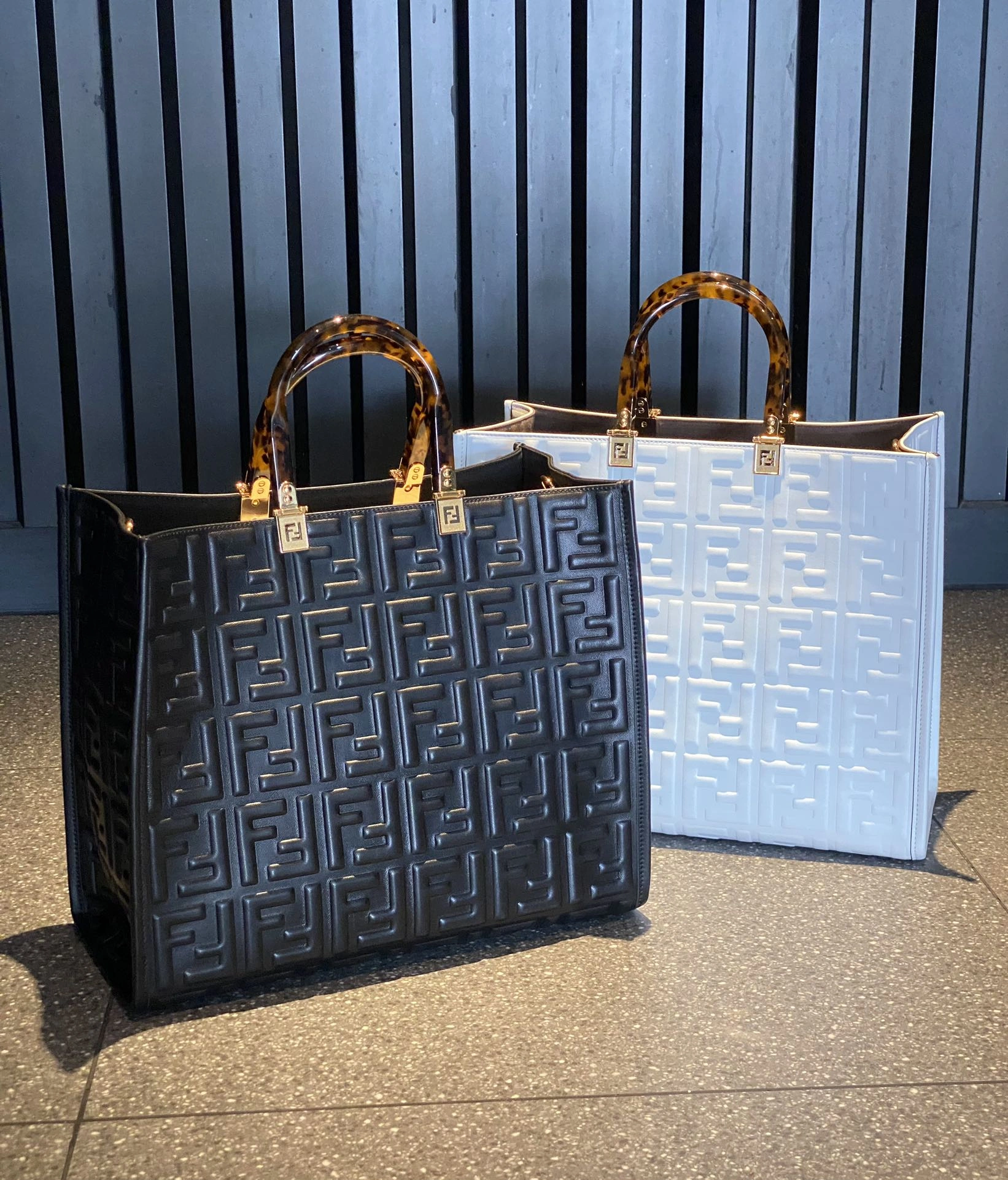 Functional Fendi Shopping Bags 76682