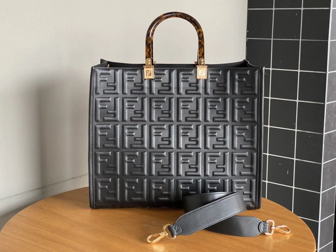 Fendi Shopping Bags Compact 76683