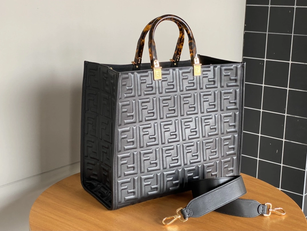 Fendi Shopping Bags Compact 76683