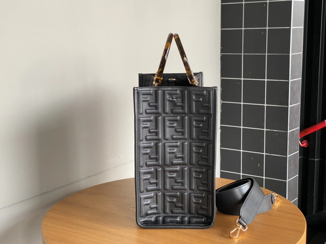 Fendi Shopping Bags Compact 76683