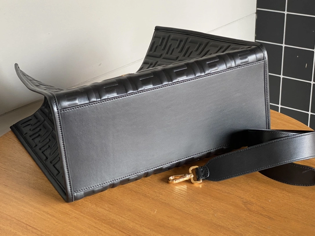 Fendi Shopping Bags Compact 76683