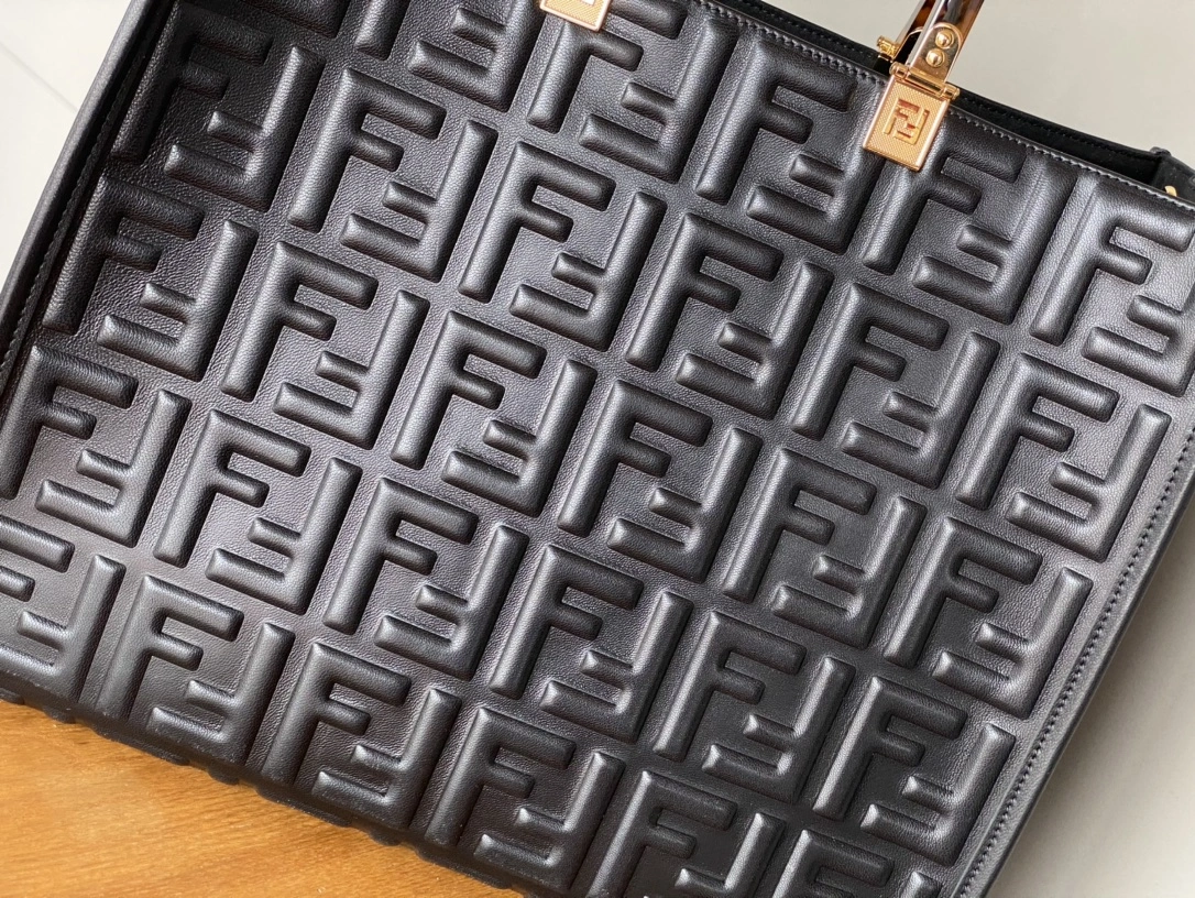 Fendi Shopping Bags Compact 76683