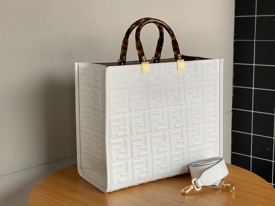Contemporary Fendi Shopping Bags 76681