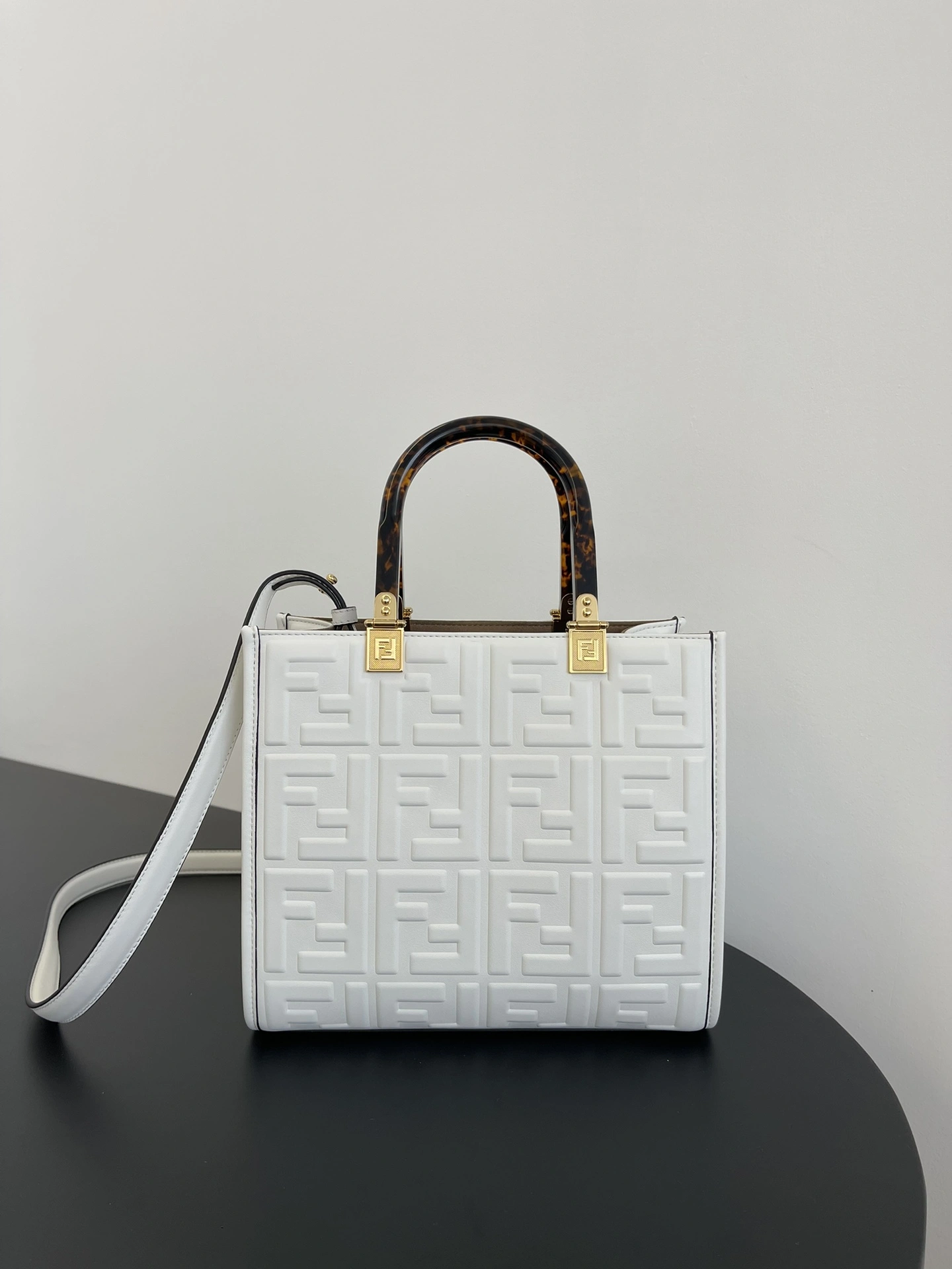 ModernLook Fendi Shopping Bags 76679