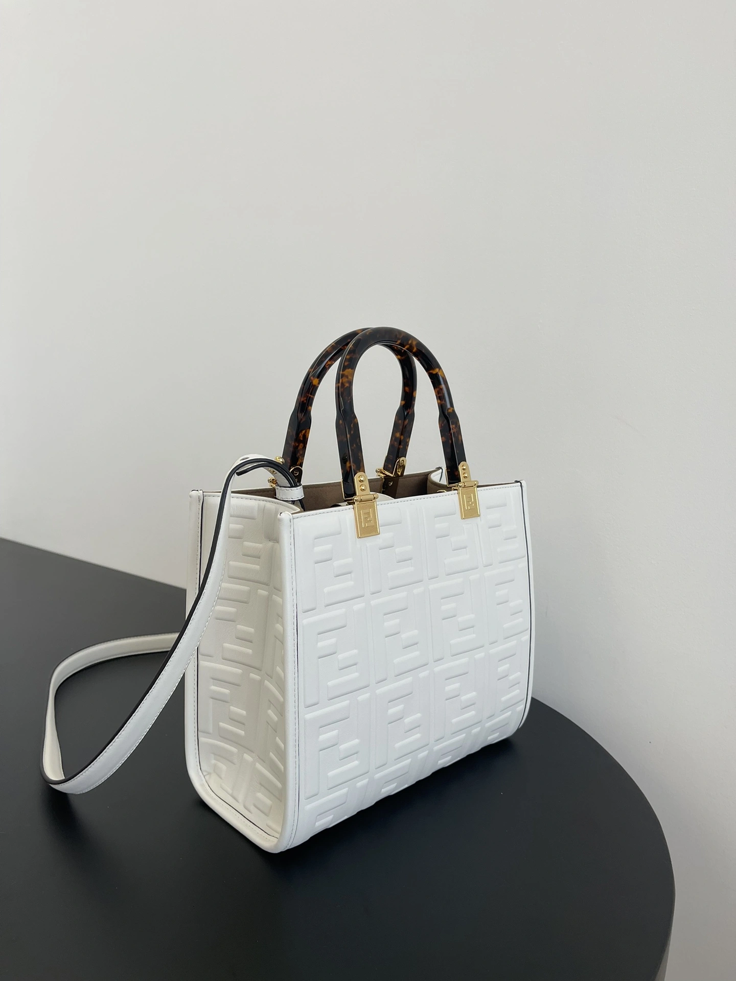 ModernLook Fendi Shopping Bags 76679