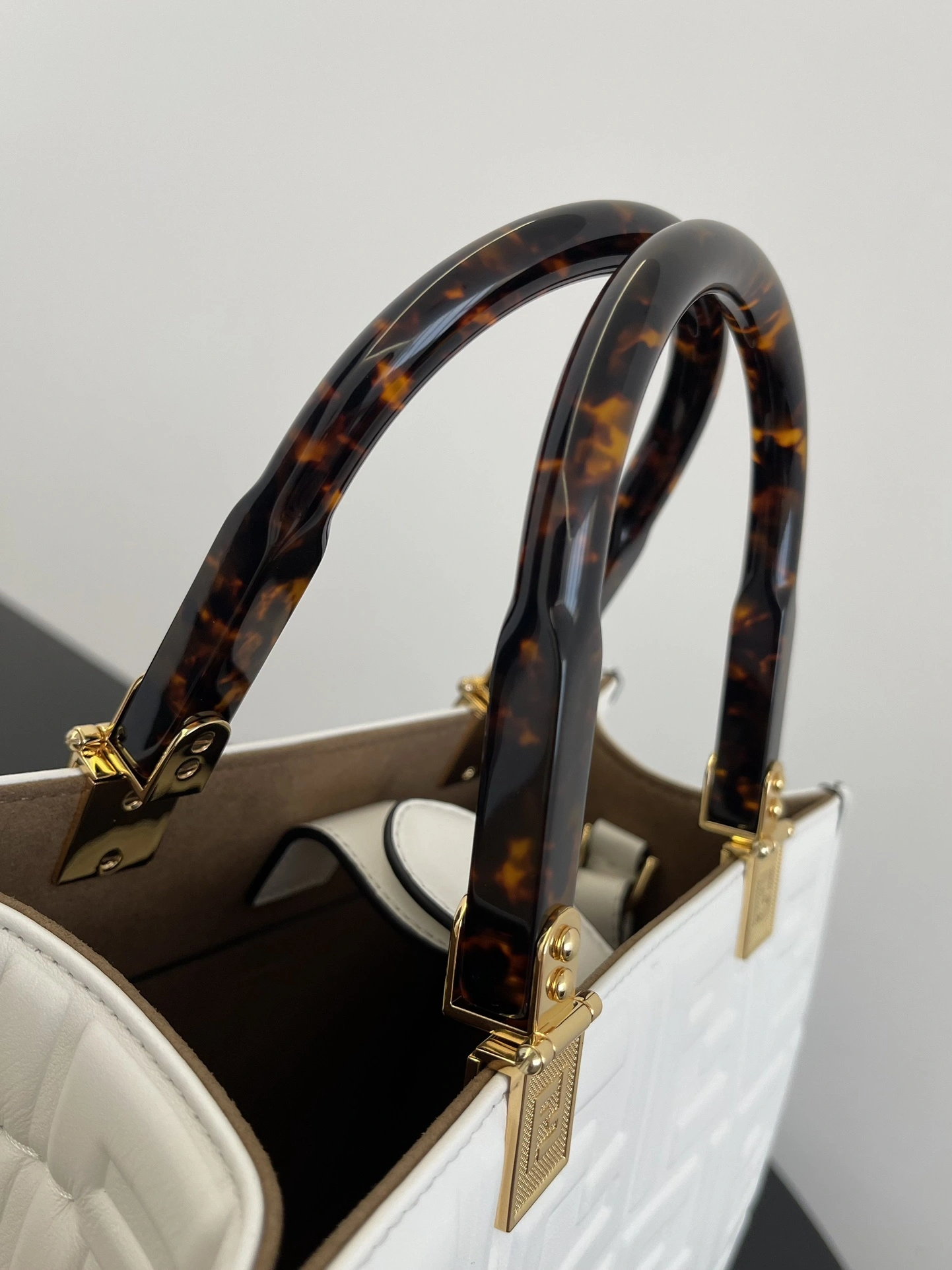 ModernLook Fendi Shopping Bags 76679