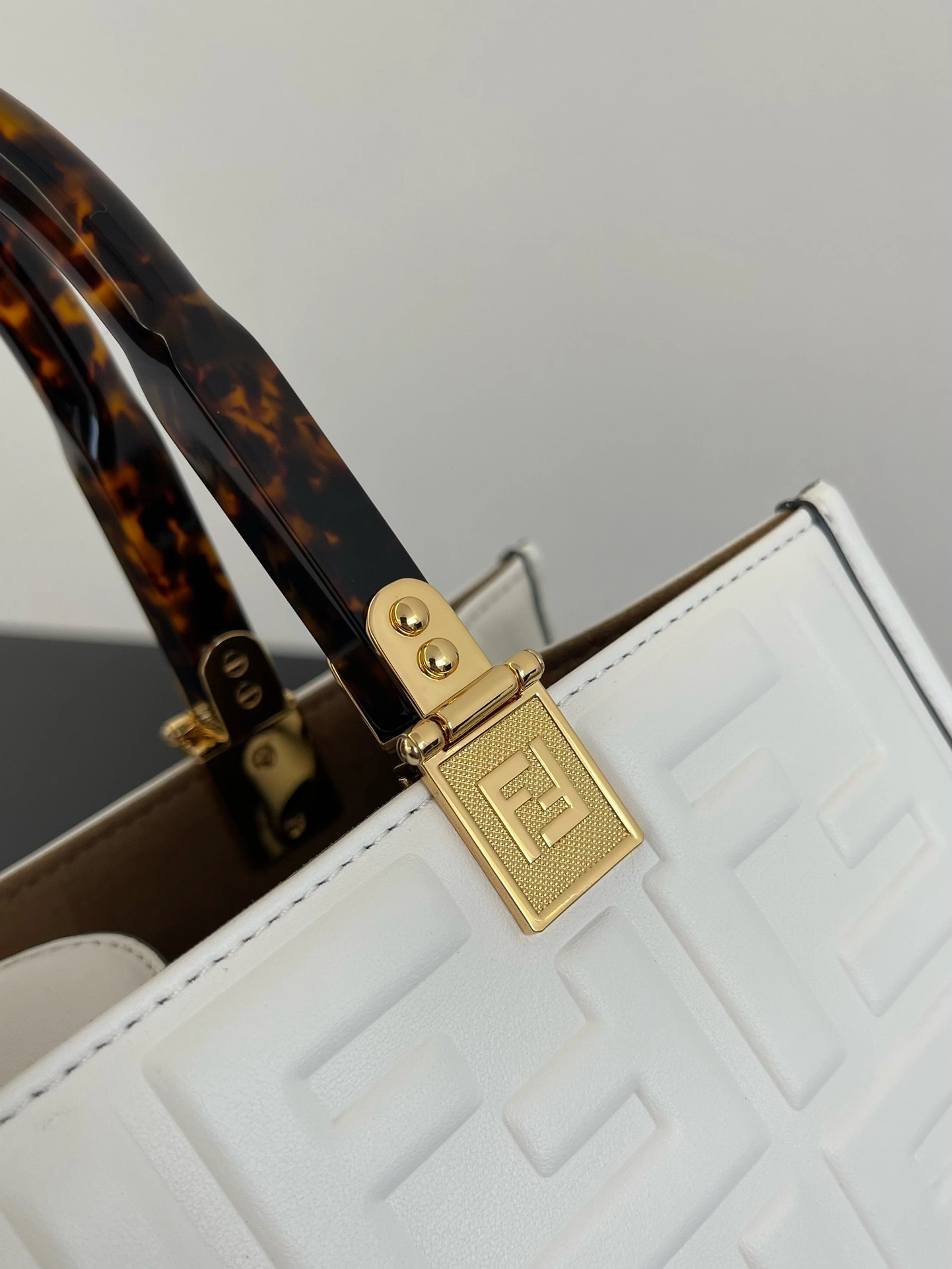 ModernLook Fendi Shopping Bags 76679