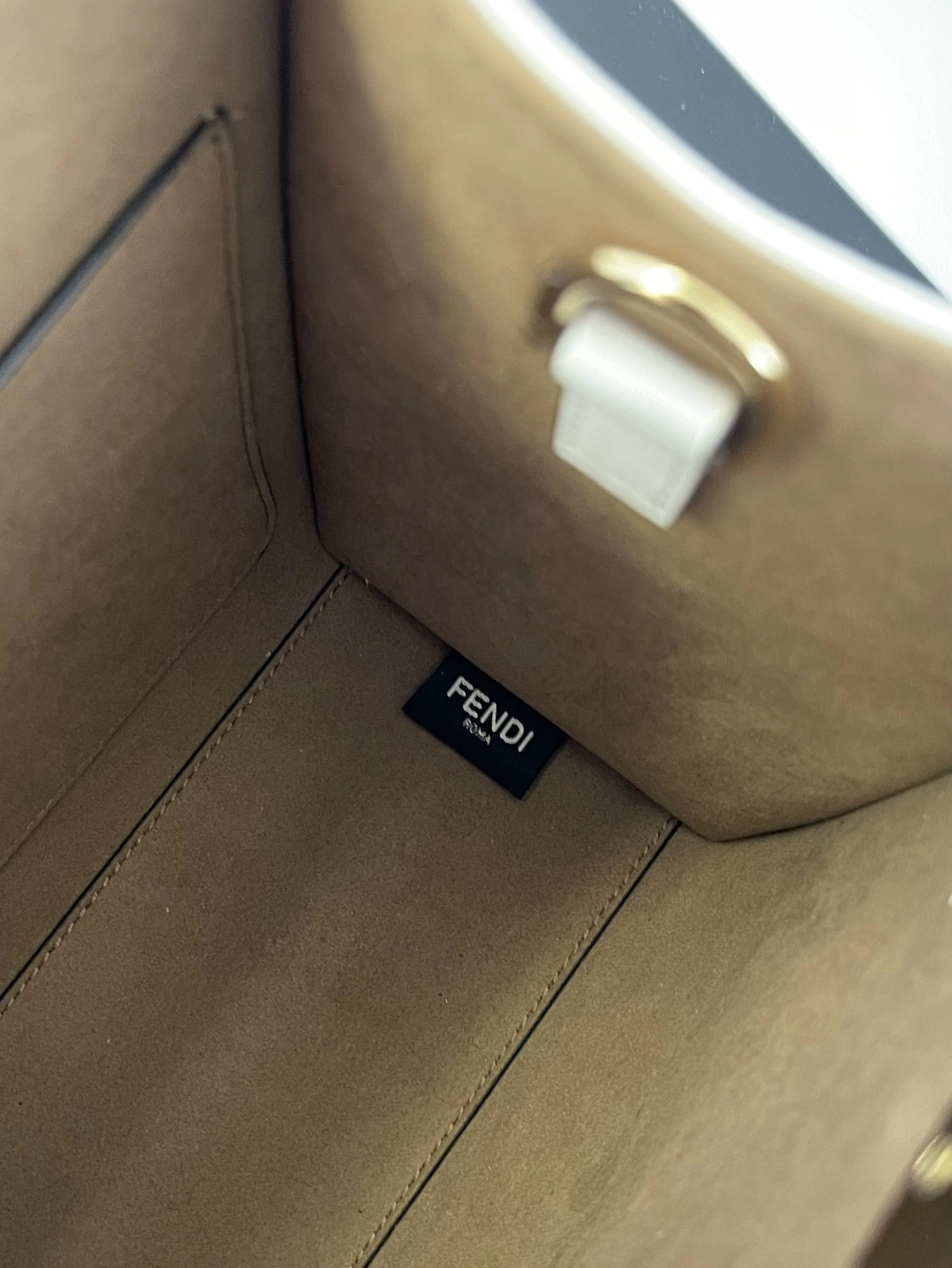 ModernLook Fendi Shopping Bags 76679