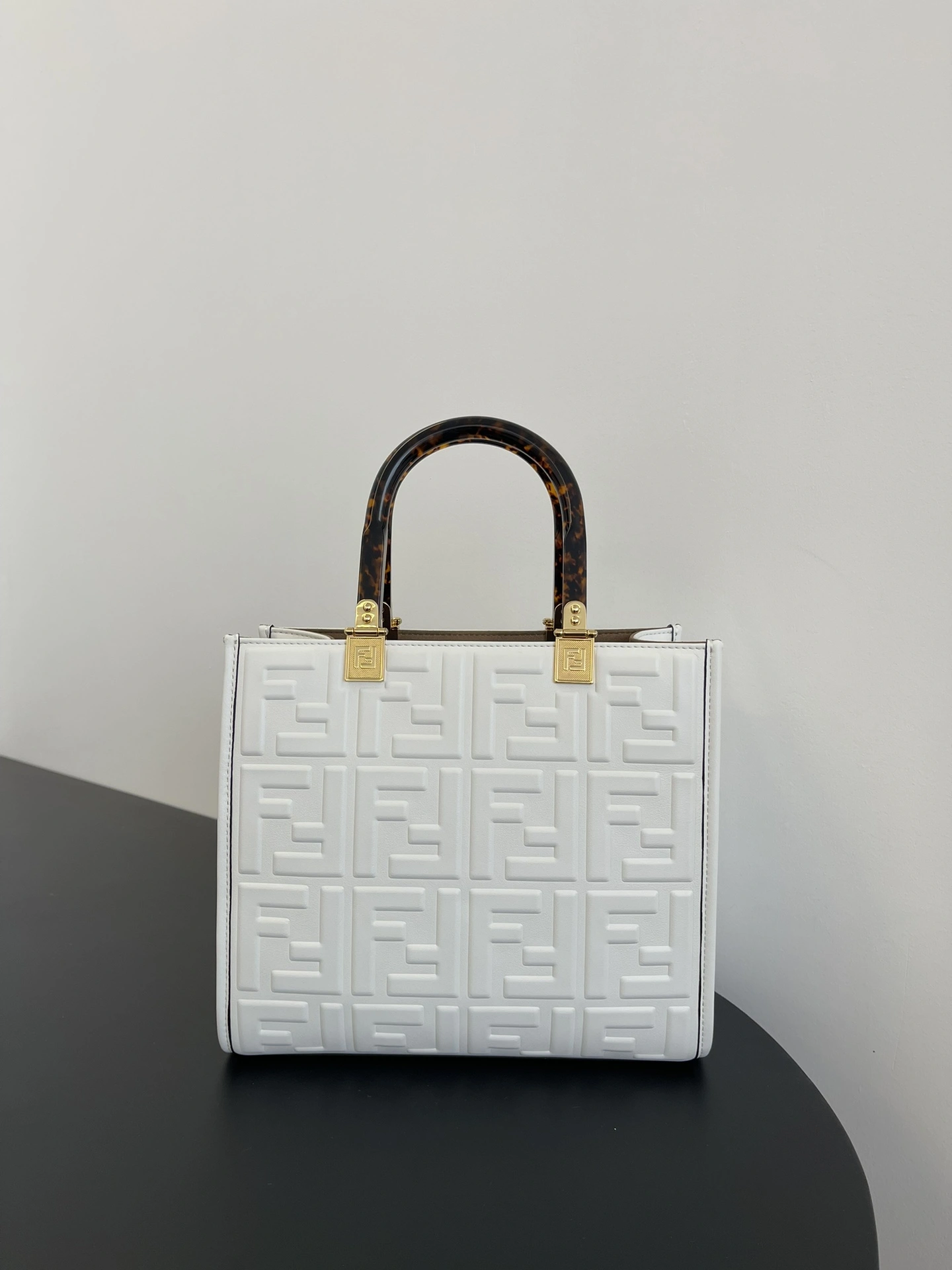 ModernLook Fendi Shopping Bags 76679