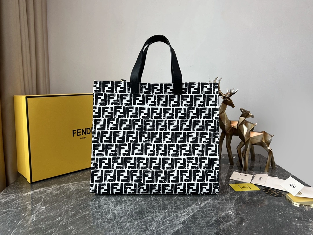 Effortless Fendi Shopping Bags 76675