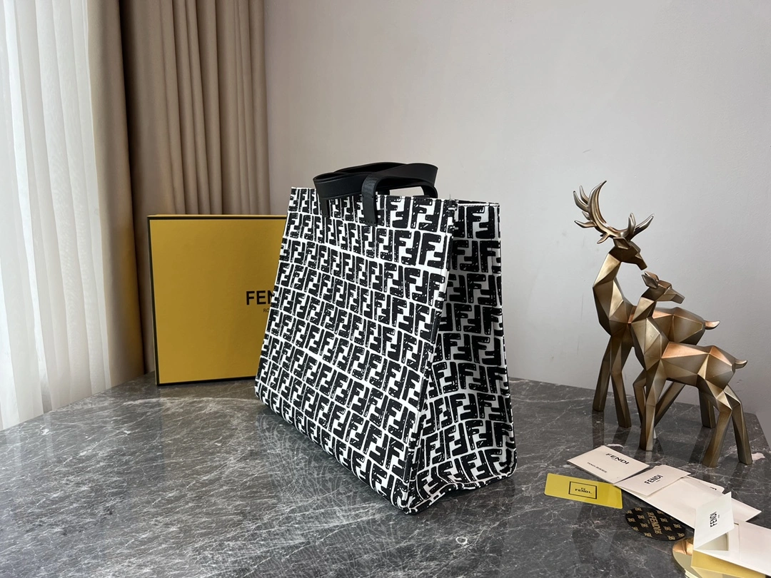 Effortless Fendi Shopping Bags 76675